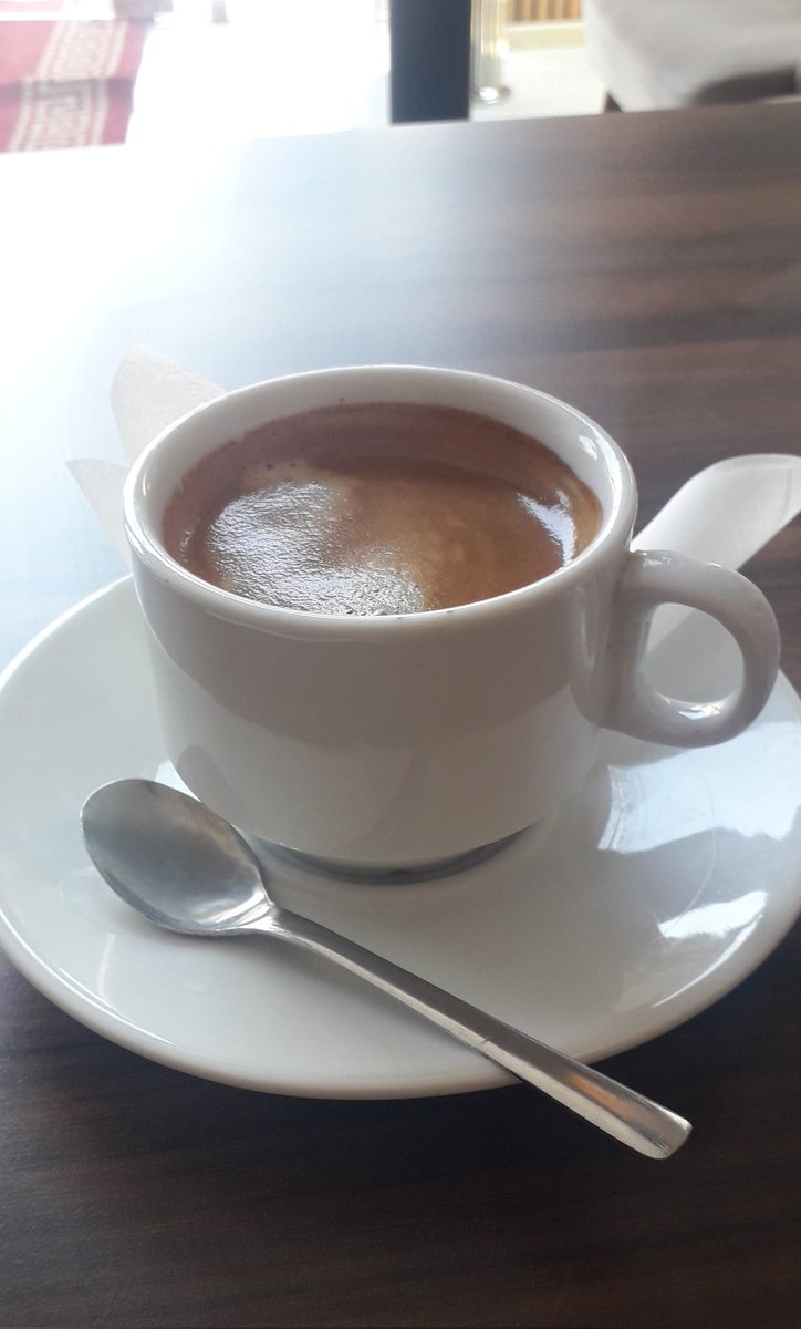 صباحكم جميل معطر برائحة القهوة 🌸🤍🌱 ..