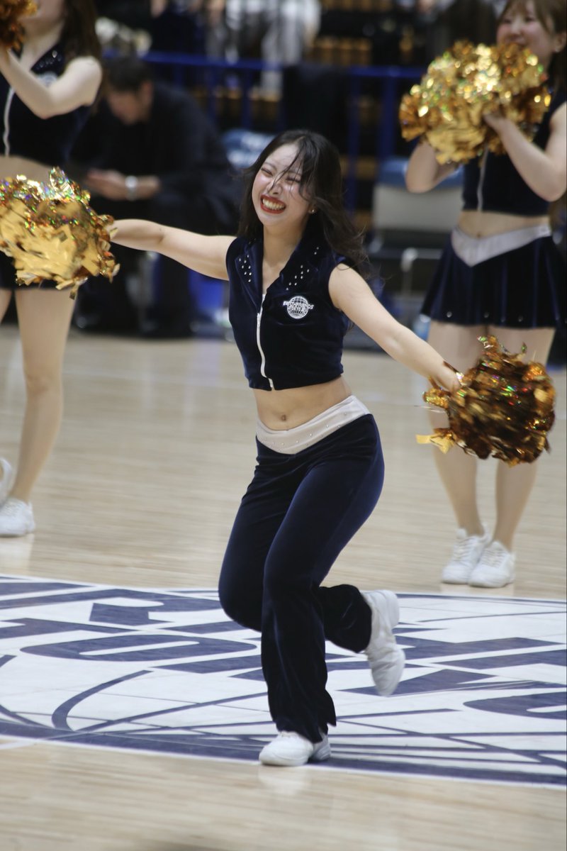 nackamani's tweet photo. 昨日の湘南戦より。今シーズンのZgirlsさん。
久しぶりだとチアさん撮るの難しいっす。

 #Zgirls
#Bチア https://t.co/Q04y7IQhbm
