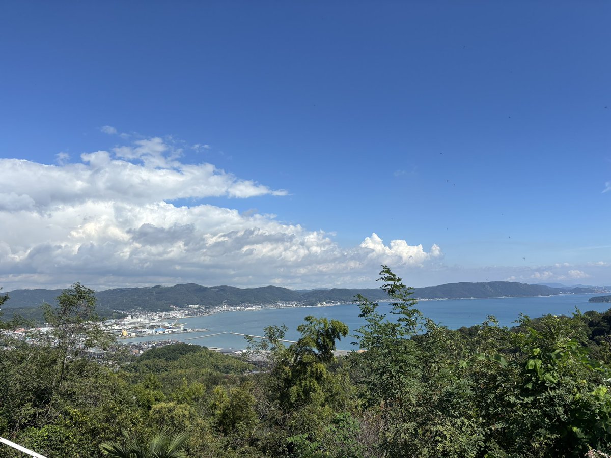 maxam_1112's tweet photo. 瀬戸内海綺麗✨🌊
天気良すぎて未だにセミが鳴いてる
#鷲羽山ハイランド https://t.co/R5Aqgy5GVW