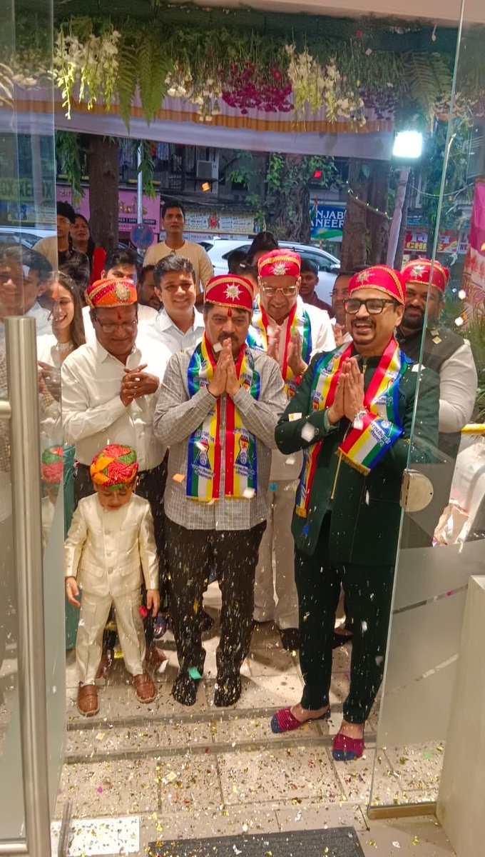 manoj_kotak's tweet image. Today inaugurated Midas Jewels at Veena Nagar, Mulund West and extended my best wishes for their successful journey ahead.
आज वीणा नगर, मुलुंड पश्चिम येथे मिडास ज्वेल्सचे उद्घाटन करून उज्ज्वल वाटचालीसाठी शुभेच्छा दिल्या.
याप्रसंगी पलश जैन, देवेंद्र कोठारी, अल्पेश बोराना, प्रकाश…