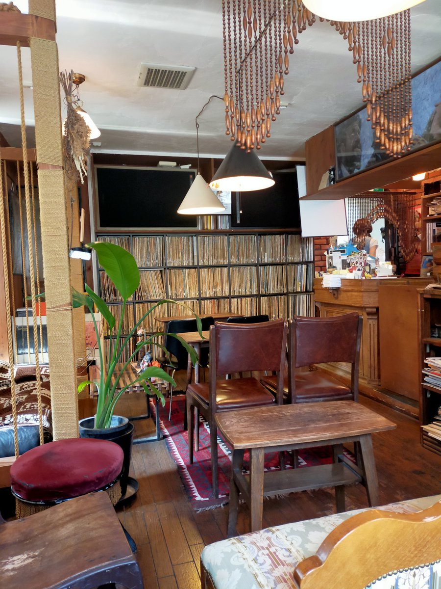 こんにちは😊
休日

今日はランオフ✨

何もない1日なので、行きたかった下北沢のお店へ👣

『旧ヤム邸シモキタ荘』さんで、めちゃくちゃうまいカレー🍛をいただいた後、ジャズ喫茶の『マサコ』さんへ🎺🥁

ジャズ、良かったな〜😊
スマホ閉じて聴き入りました😌

お腹も心も満たされた散歩でした😊