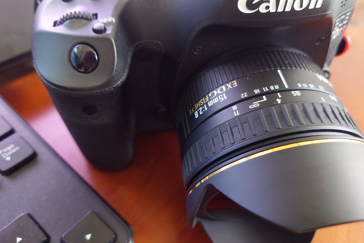 kimi_mk2's tweet photo. 15mm F2.8 EX DG DIAGONAL FISHEYE
 レンズ買い直しました。

昨年手放したけどまた遊びたくなって手頃な中古を見つけたので…

#カメラのナニワ #魚眼レンズ ＃sigma https://t.co/kCITZNBW4k