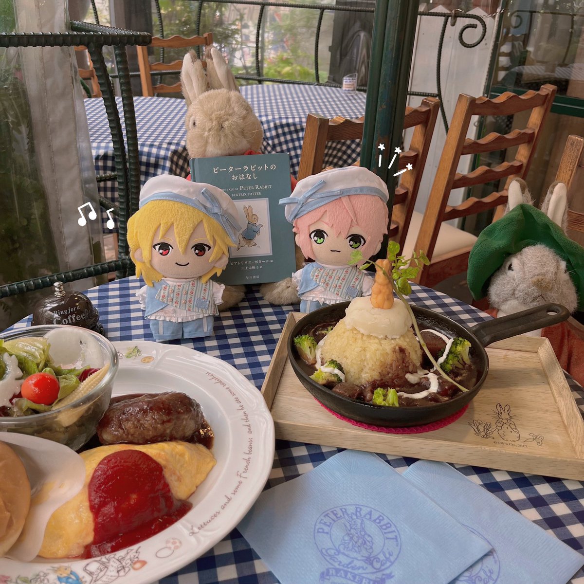 to_ri_chama's tweet photo. ピーターラビットカフェwithもかちゃん🐰🩵
テラス席がぴったりの季節になってくれてとっても𝑯𝒂𝒑𝒑𝒚♪♪ https://t.co/0QxfG47SE7