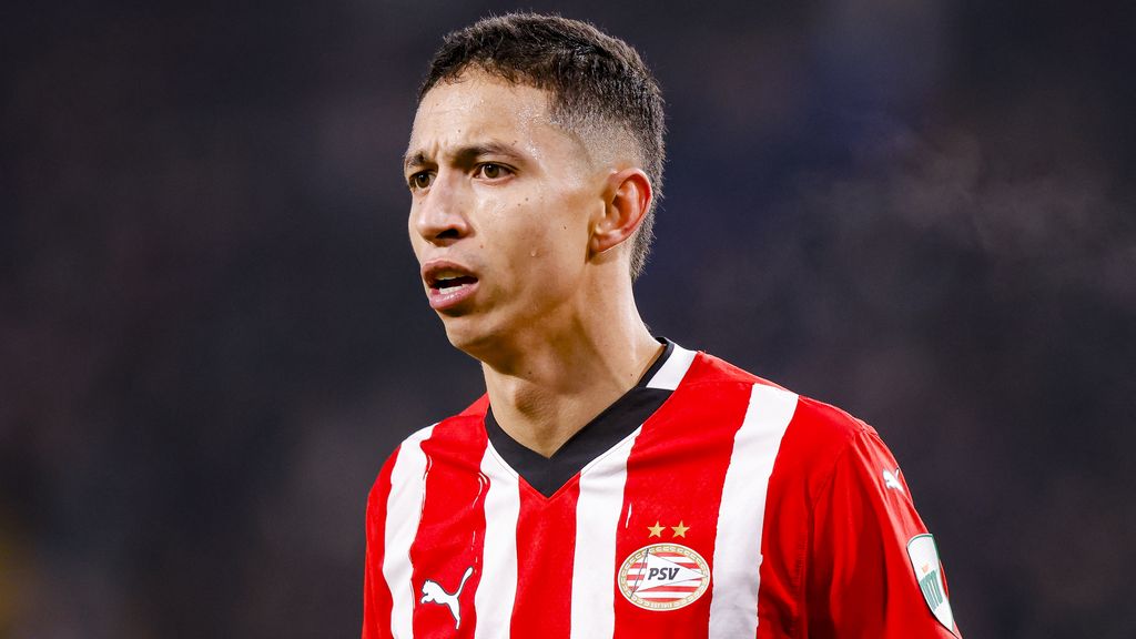 temporarily_su's tweet image. Zodra het niveau stijgt en de bepalende spelers leveren…
Valt Mauro genadeloos door de mand. Altijd zo geweest.

Tegen Zwolle:
0 onderscheppingen
0 geblokte schoten
0 tackles
0 dribbelpogingen
0 schoten op doel

Het gaat te snel voor hem. Salah-Eddine is betere optie.

#PECPSV