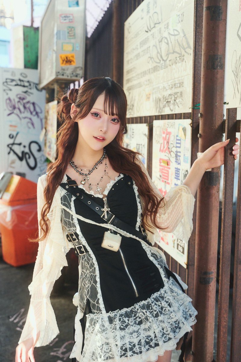 dekomoriosabu's tweet photo. BLACKRABBIT所属の(@BLACKRABBIT0901)
凸守スズです！！

趣味：アニメ、コスプレ、ヲタ活

特技：加工、ヘアアレンジ、衣装デザイン

ブラビの制服デザイン担当してます❗️
お酒も大好きなのでヲタトークしながらみんなと一緒にお酒飲みたいです🍻

フォロ♥RTしてくれたら嬉しいな〜🤩🫶🏻
#大阪BLACKRABBIT