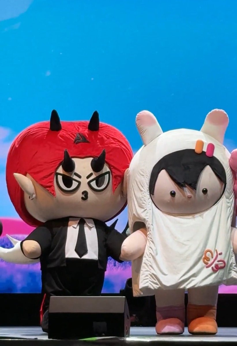 Fahh283115's tweet image. ขอผมจับ ขอผมทัช อย่ามาทะลึ่งเบ่เบ้ 🤭🥰
เอ็งแน่มากเมี่ยง ยืนใกล้ไม่พอ ไปจับเค้าอีก👍

คนนี้จริงจังมั้ย เจ่เจ้ถามแค่นี้เลย 🤭🤣🤪

#DOMIIA #ANY 
#GMMTVFANIVAL