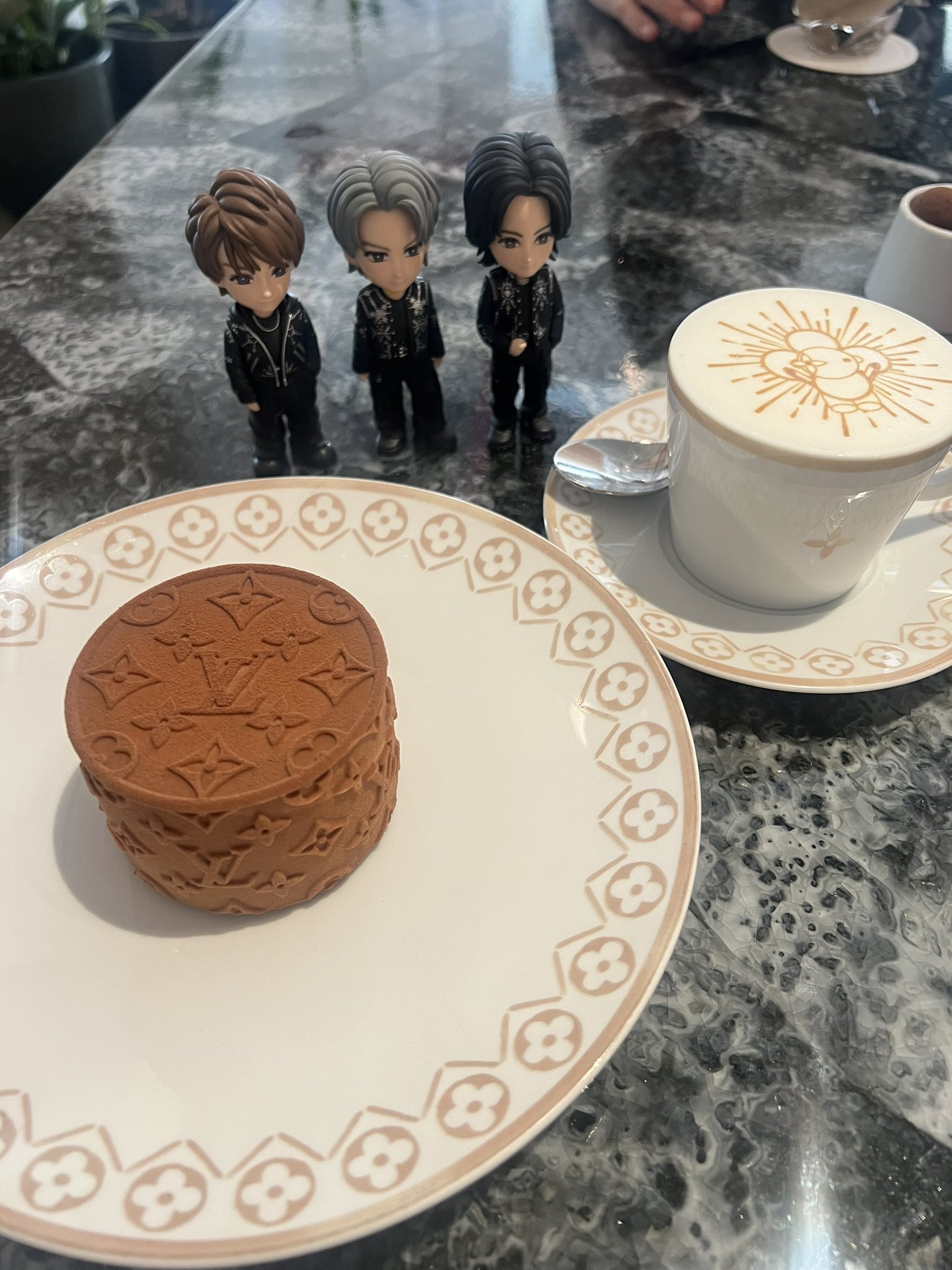 LOUIS VUITTON - さとにゃん♡ good vibes onlyyyyyy