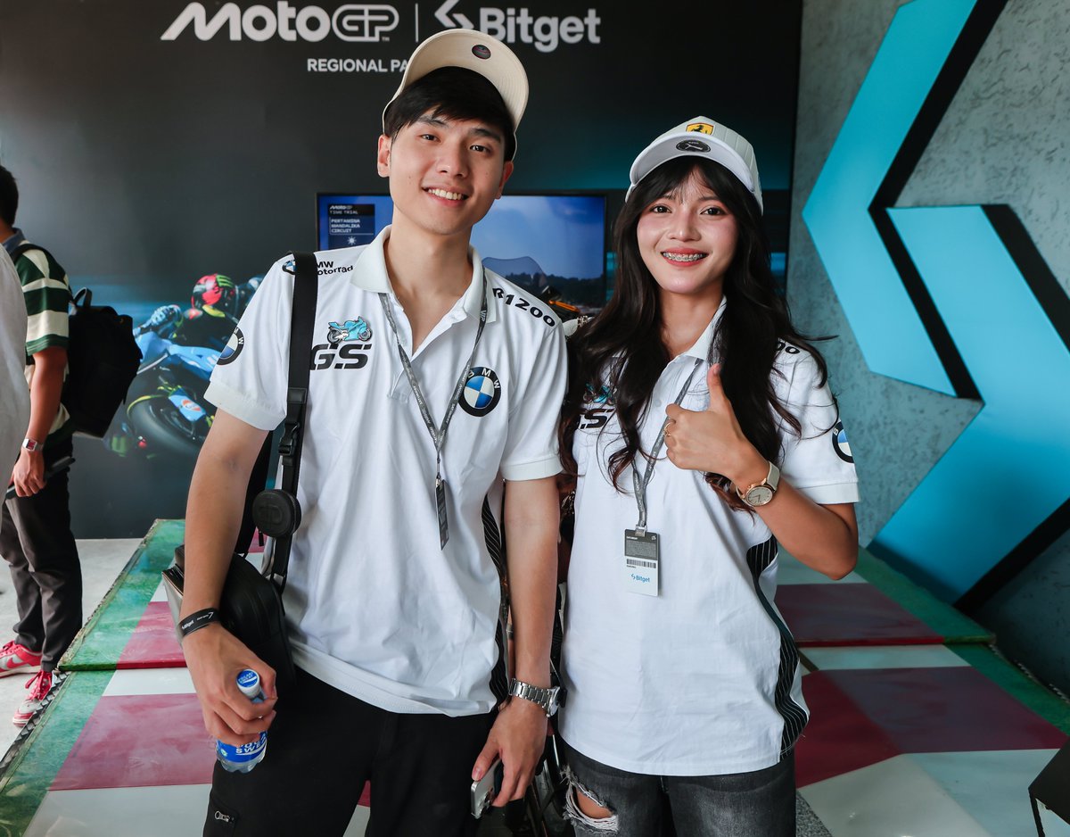 bitgetglobal's tweet image. Our community showed up in style 🩵

Repping #MotoGPxBitget merch and sharing the ride with @lorenzo99.

#BitgetMandalika #EventwithBitget