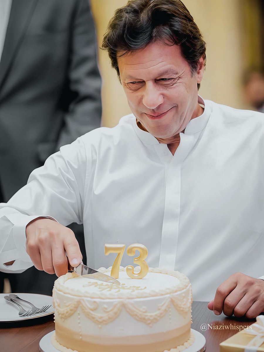 Happiest birthday to the brave man who exposed All corrupt mafiya in Pakistan.
The leader of the world 🌎🌍