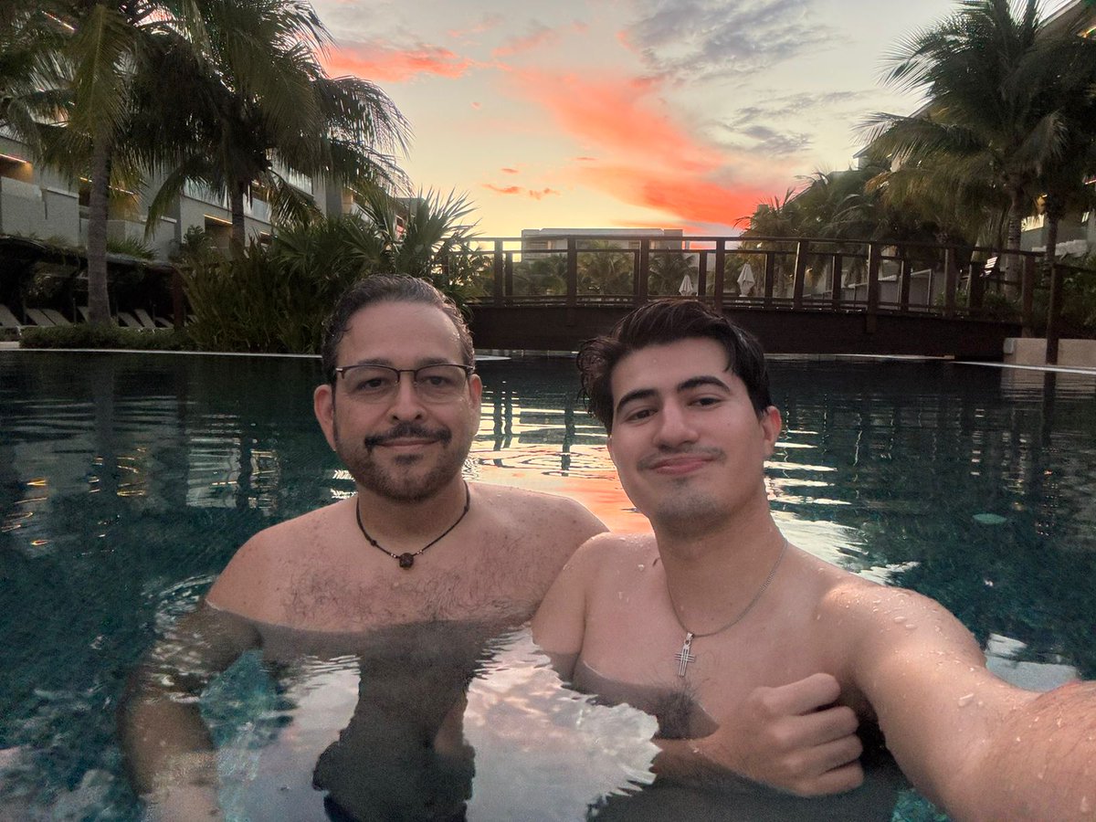 Docpool1's tweet image. La Hora Dorada con el más guapo 💛🤍, Hotel Catalonia Grand Costa Mujeres, Isla mujeres, Quintana Roo, México 
TQM @Jo_Mp02