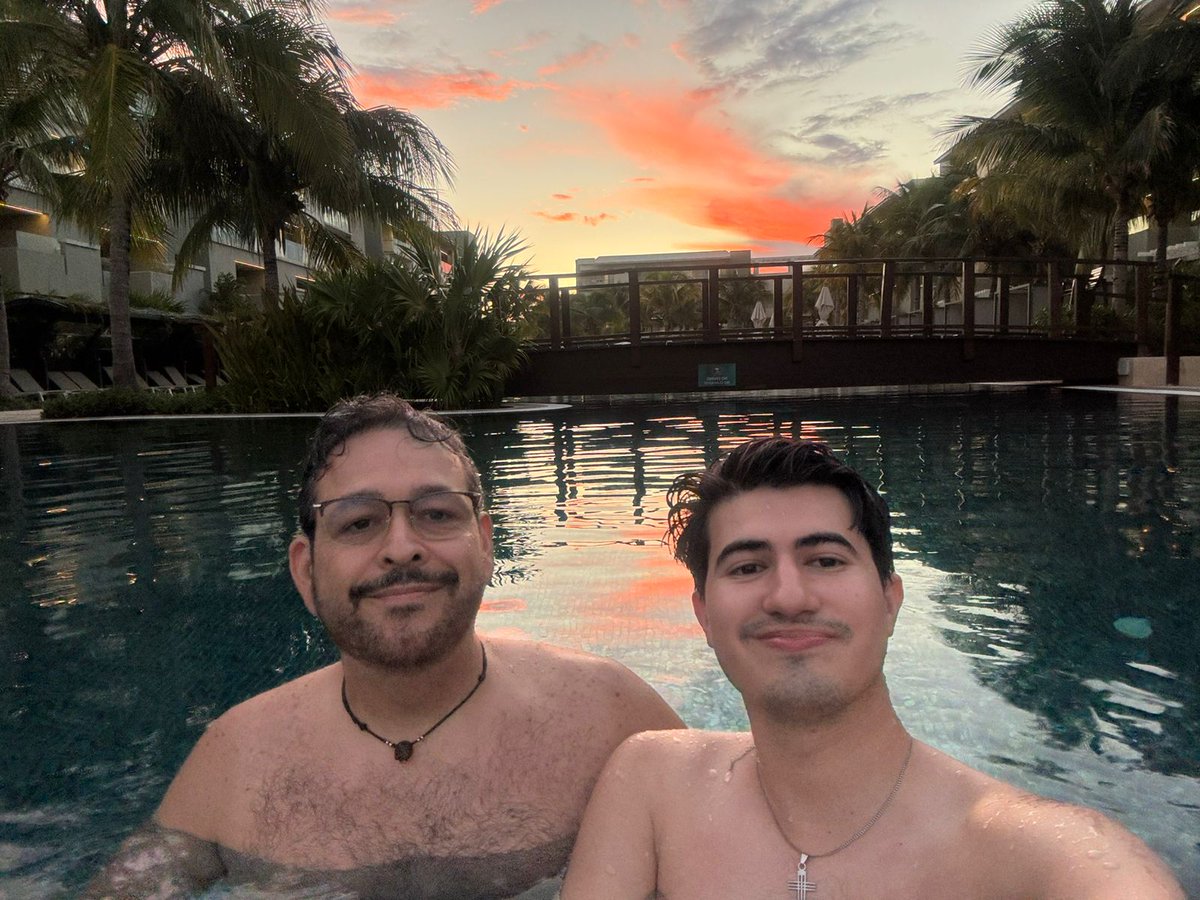 Docpool1's tweet image. La Hora Dorada con el más guapo 💛🤍, Hotel Catalonia Grand Costa Mujeres, Isla mujeres, Quintana Roo, México 
TQM @Jo_Mp02