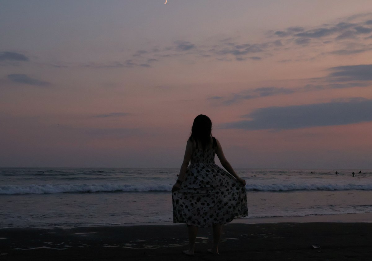 hiro_ykyk's tweet photo. ✨ Sunset In Shonan ✨
Model 優良(ゆら) さん
⭐︎ With the crescent moon ⭐︎
爽やかな美しさとポージングで
cool に決めて頂きました。
#湘南
#藤沢
#片瀬西浜海岸
#海撮影
#夕陽
#夕焼け
#sunsetportrait
#ストリート撮影
#ロケーション撮影
#ロケ撮
#モデル募集
#被写体募集 https://t.co/LqvNDEY8Q4
