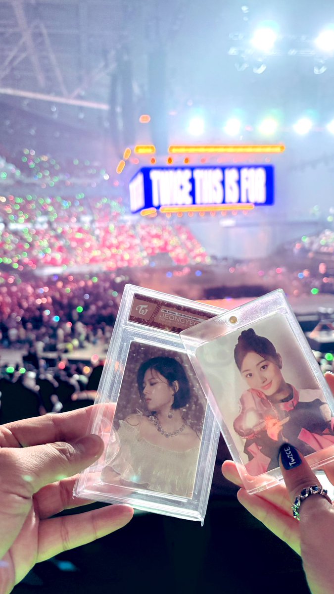 While waiting, PH ONCEs set their Candybongs to green to show support to her! 

YOO will always be loved in the Philippines, JEONGYEON! 

We miss you and we will see you soon!💚

#THISISFOR_PHILIPPINES_ONCE
#TWICE_THISISFOR_WORLD_TOUR