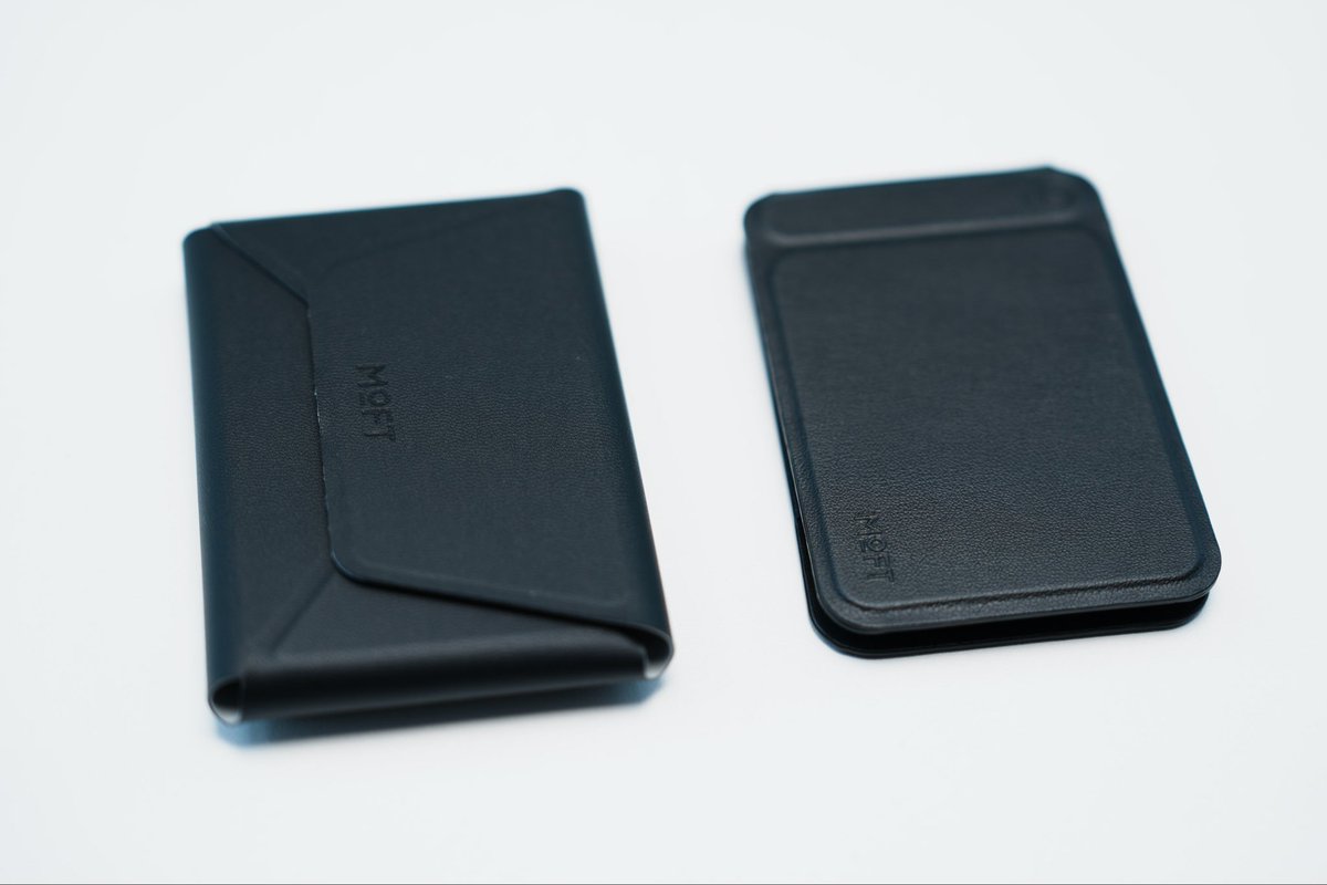 Over50GG's tweet image. MOFTのカードケース＋スタンドが届いた😊8in1と比べると大きさの厚みも一回り大きい🧐縦置きはいい感じだけど横置きは角度が急過ぎてイマイチかも🤔
#MOFT