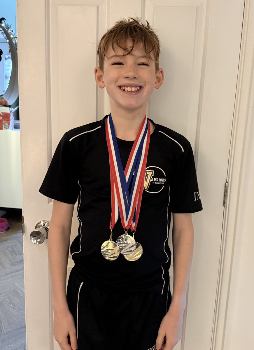 HUGE well done to Harry, bringing home his first Gold medal in the 200M Backstroke 🥇 BIG congratulations to Seb for his collection of bling ✨️ Keep up the good work boys, those medals look fantastic on you 🙌💛💪