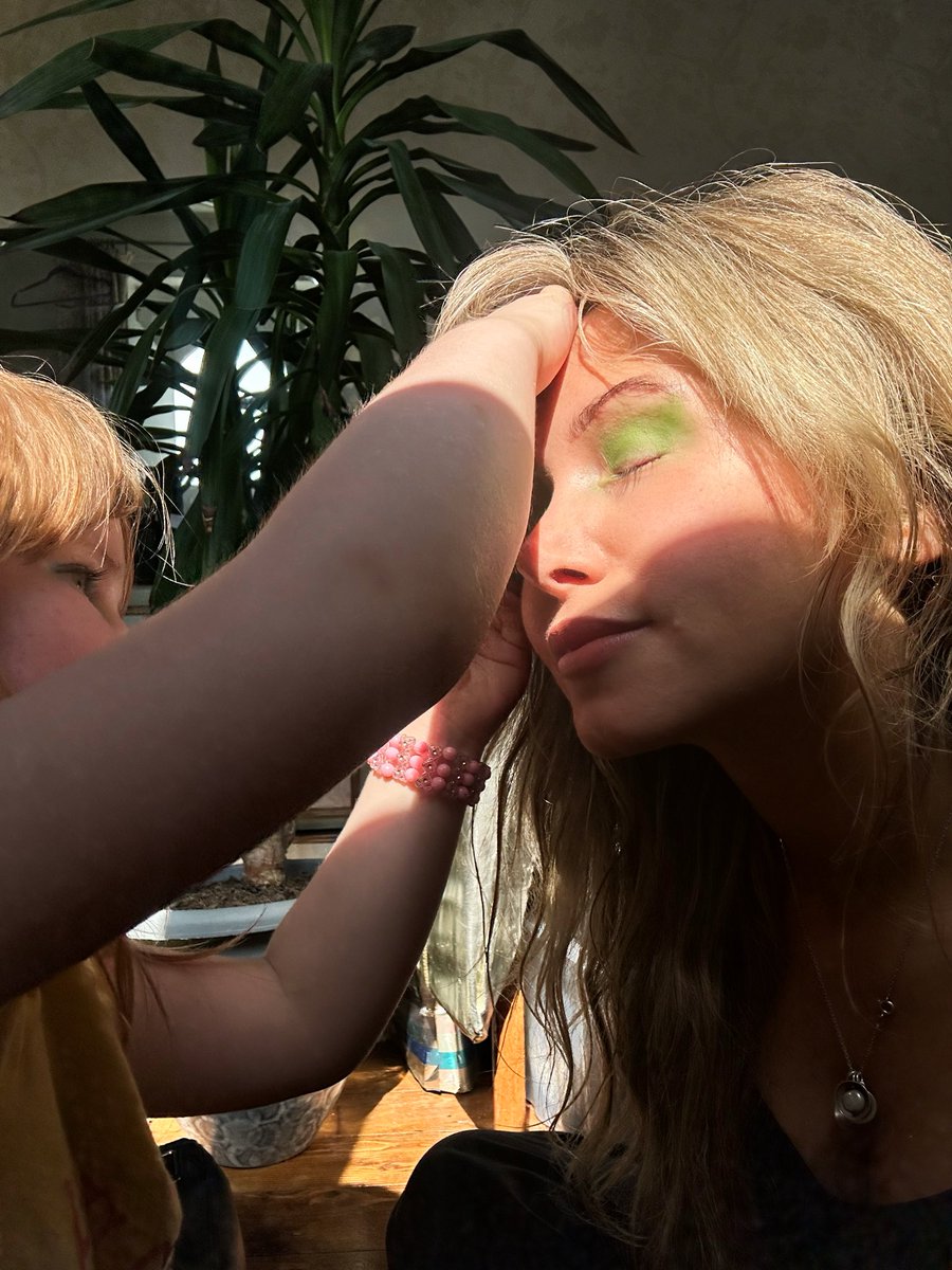 SaraONeillArt's tweet image. My Pudding was five this week. Five going on 15 or 75, I’m not sure which. Iconic either way and a dab hand with the aul eyeliner 💕#Niece #Nephew #AuntieWawa