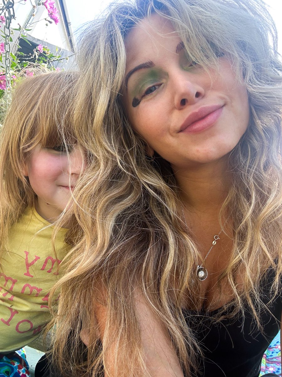 SaraONeillArt's tweet image. My Pudding was five this week. Five going on 15 or 75, I’m not sure which. Iconic either way and a dab hand with the aul eyeliner 💕#Niece #Nephew #AuntieWawa