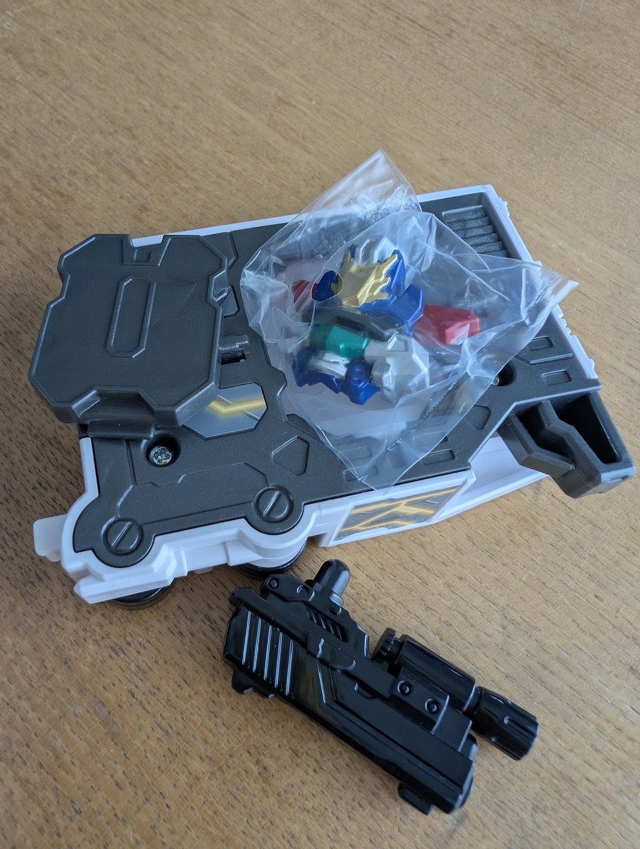 Higashidadan's tweet photo. こんなとこに隠してるなんて。
これからはここを小物入れとして使います。
ちゃんと今日まで隠してくれてありがとう。
＃ジョブレイバー https://t.co/cz73KwBDl5