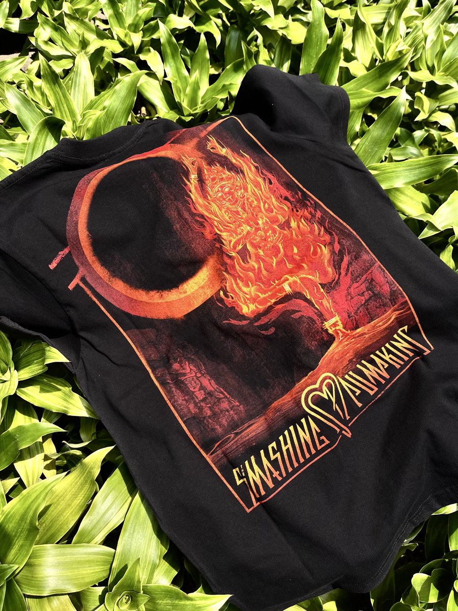 resiko jadi jastiper hehe untung pake DP 

Barang kali temen-temen yang kmaren hadir tapi ga ke bagian merchendise Smasing Pumpkims aku ada lebihan yang ga di tebus 

Anime L XL 
logo api M XL 

terusin dari harga DP aja pusing dari pada numpul di lemari