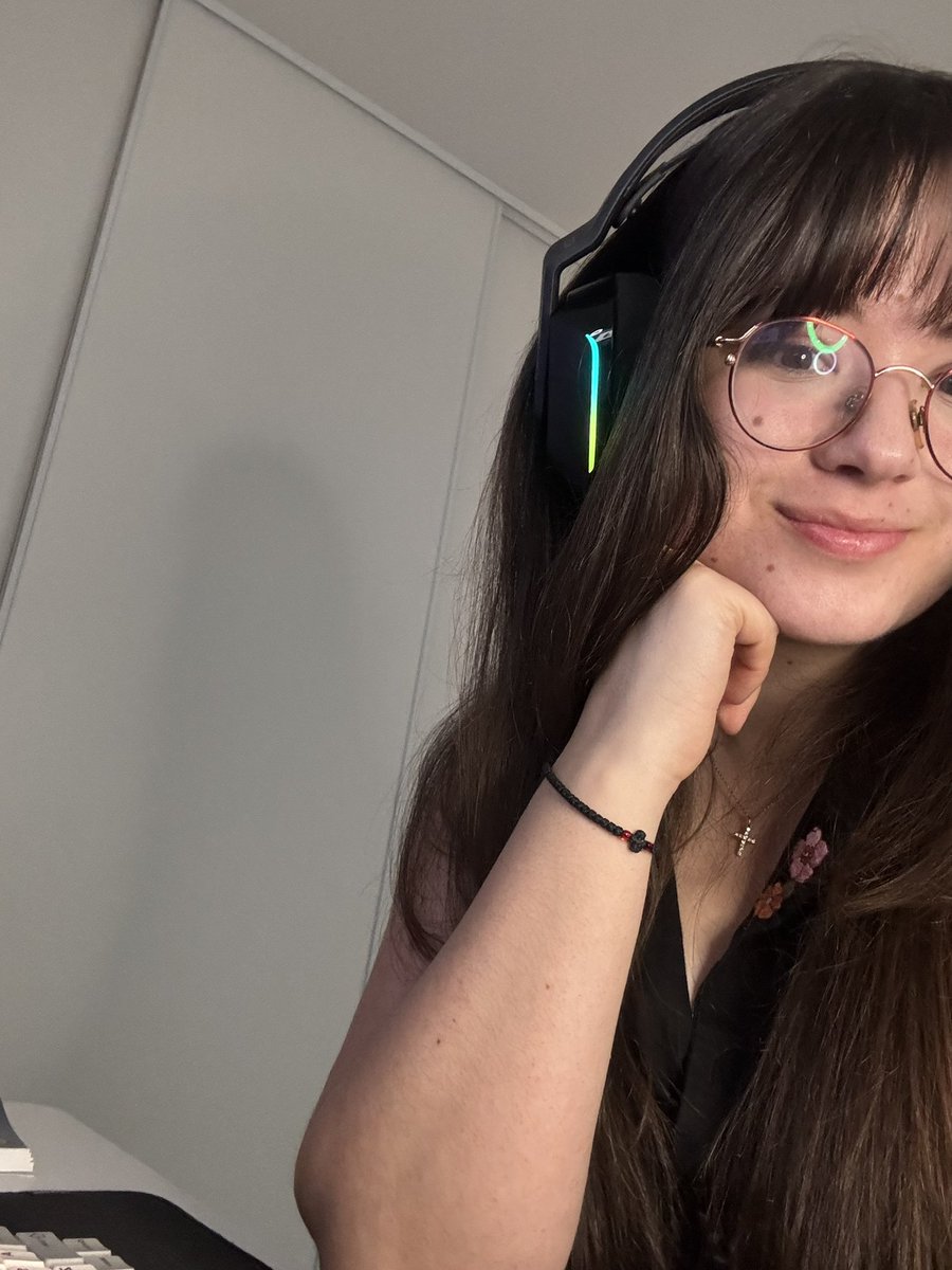 Omg hey I’m one year older! Live now! 
twitch.tv/renaissance101