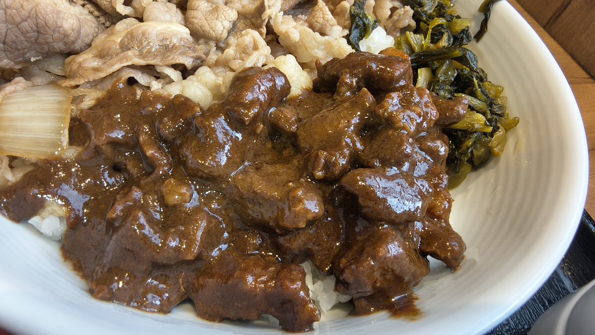 pekumdayo's tweet image. 遅いお昼ご飯を #吉野家 で食べました。
#肉だく牛魯肉飯