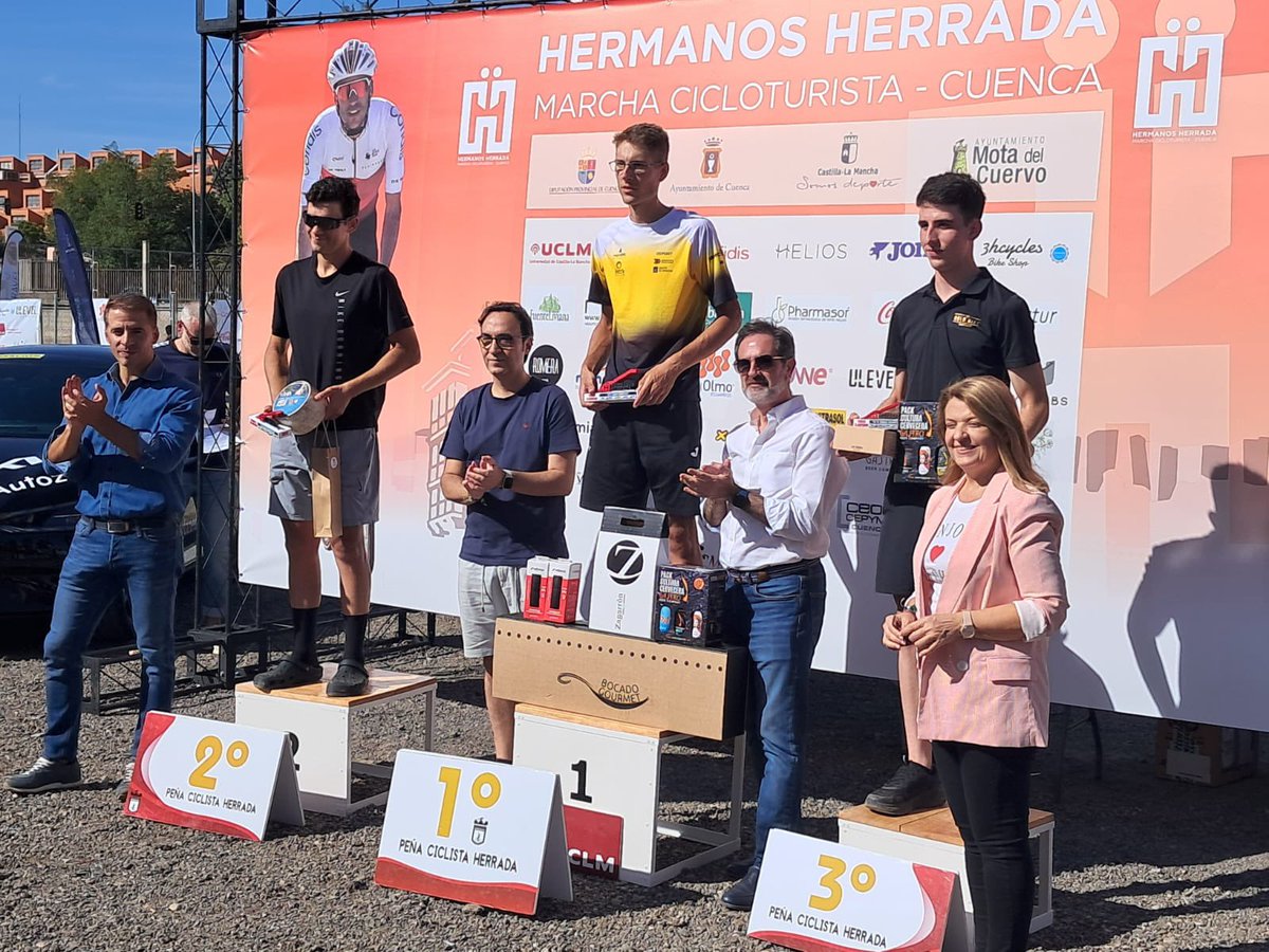 UCLMdeportes's tweet photo. Gran jornada de ciclismo la vivida ayer en la marcha “Hermanos Herrada” 🚴🏼🚴🏾‍♀️
Ruta espectacular, mucha participación y fenomenal organización… 😀👏🏻👏🏻

@uclm_es @jesushl90 https://t.co/XXjET6AczE