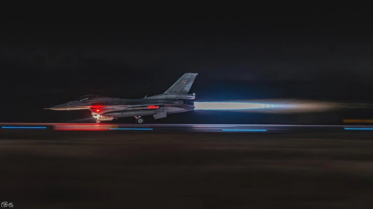 波兰武装部队作战司令部表示，由于俄罗斯远程航空兵和单向攻击无人机在乌克兰领空的活动，波兰和盟军飞机已紧急升空，战斗机正在波兰领空密集行动，而地面防空和雷达侦察系统已在波兰全境达到最高戒备状态。

🔥评：北约军队的主要手段似乎还只是警告。