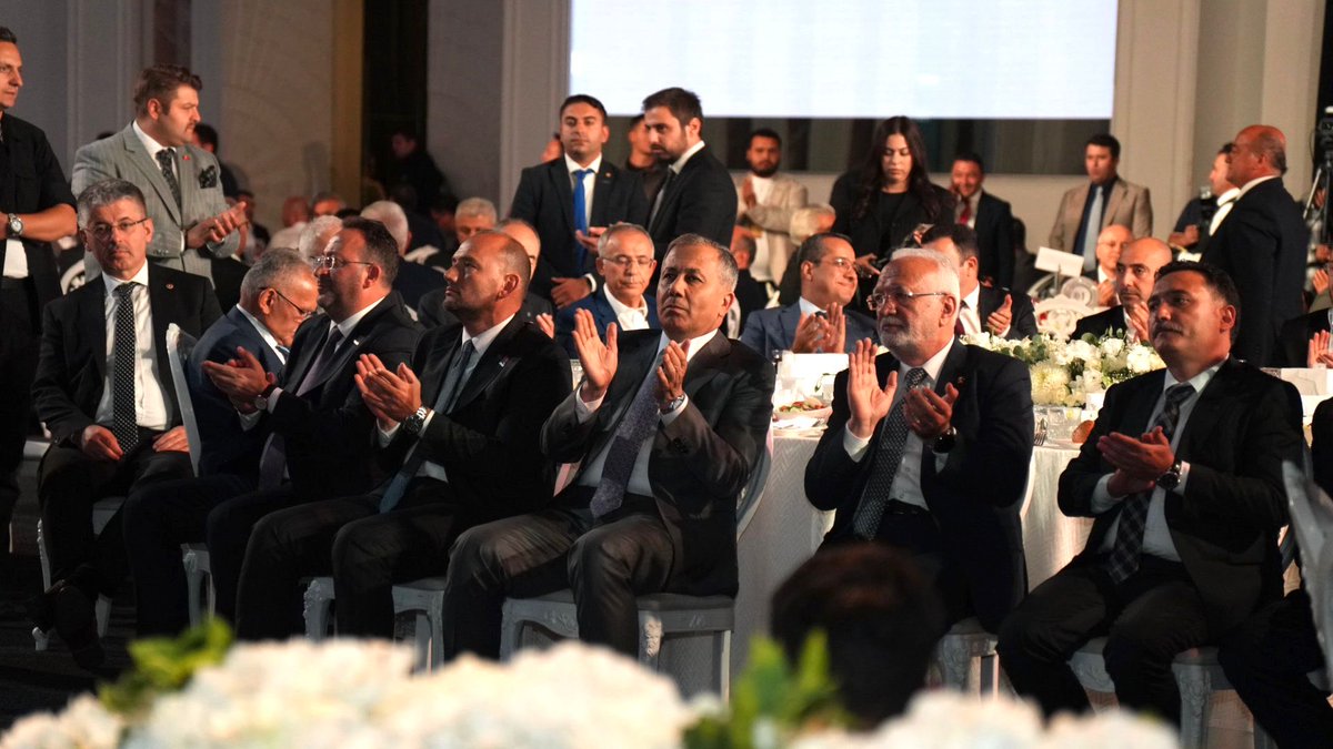 Başkanımız <a href="/irfanozdemir72/">İrfan Özdemir</a> , Başkan Yardımcımız <a href="/metin_akyel/">Metin AKYEL</a>  ve Gençlik Kurulu Başkanımız <a href="/avzaferbagci/">Zafer Bağcı</a> , Kayseri Şubemizin ev sahipliğinde İçişleri Bakanımız Sn. Ali Yerlikaya’nın da teşrifleriyle düzenlenen MÜSİAD 110. Genel İdare Kurulu Toplantısı’na katılım sağladılar.