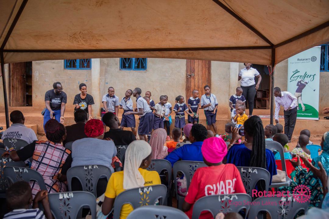Rac7lakeskigo's tweet photo. PHOTOS: As part of our day’s activities, we celebrated inclusivity and diversity through a joyful performance with the pupils of Wisdom Hub Primary School, Mpigi. Together, we continue to champion a world where every child is seen, supported, and celebrated.
#UbuntuProject #TogetherOneActAtATime #InclusiveEducation