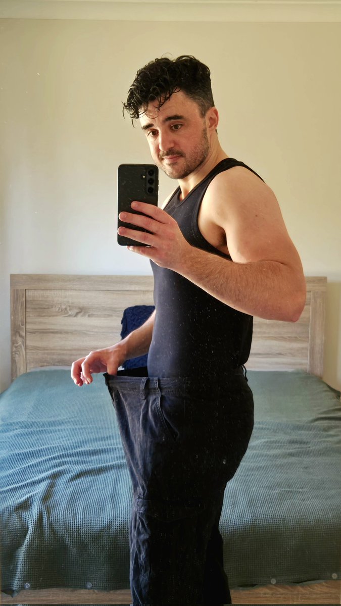 For the first time in over a decade, I am officially under 90kg/200lbs!

Pros: fitter for football
Cons:...need new pants

Also I don't think weight loss is that important. I'd rather promote people just being healthy and doing their best. This was just a personal goal of mine ♥️