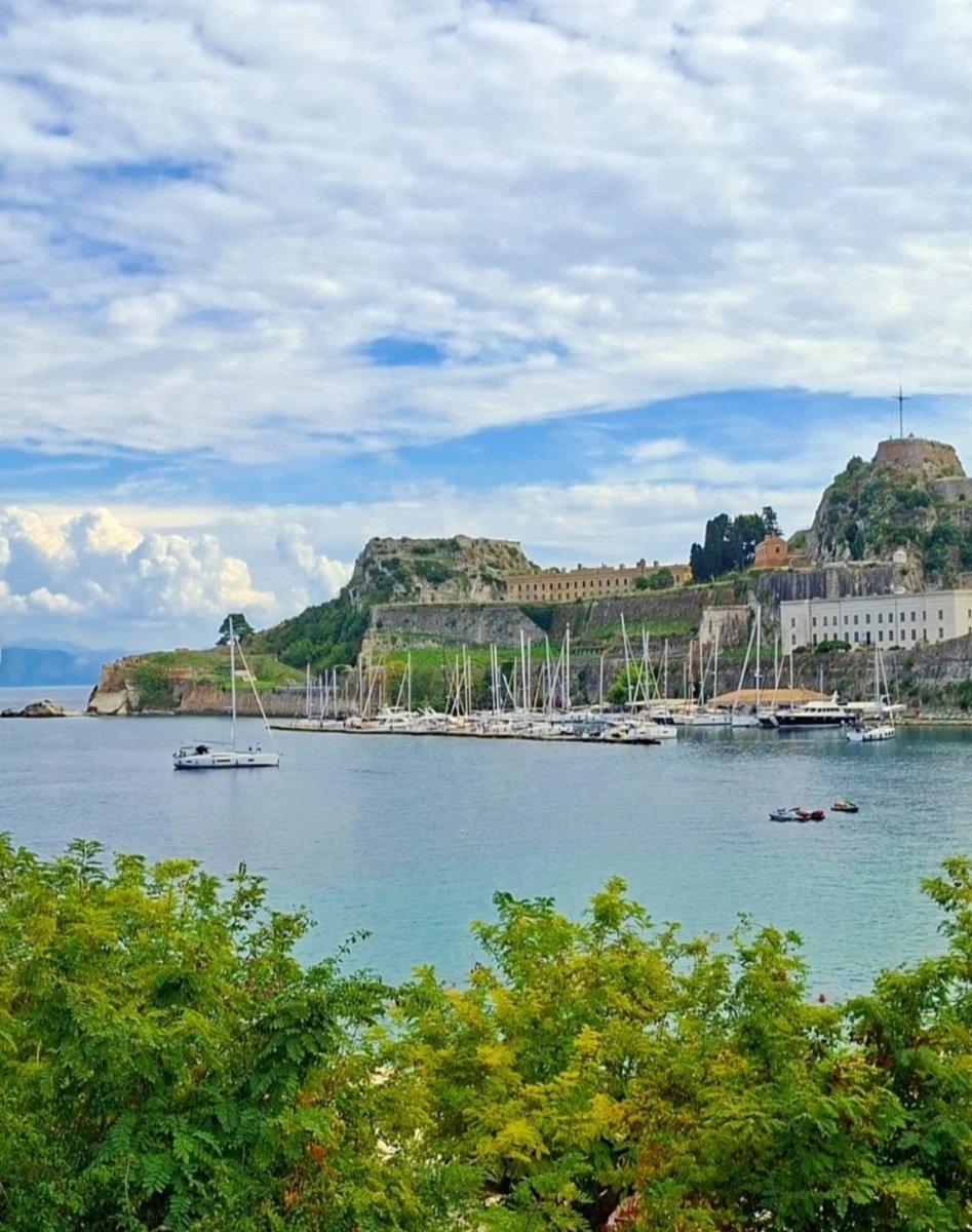 Παρά λίγη καρδιά θα 'ταν ό κόσμος άλλος....
Ο. Ελύτης 

Καλημέρα όμορφη χαρούμενη Κυριακή νά έχουμε με υγεία αγάπη ❤️