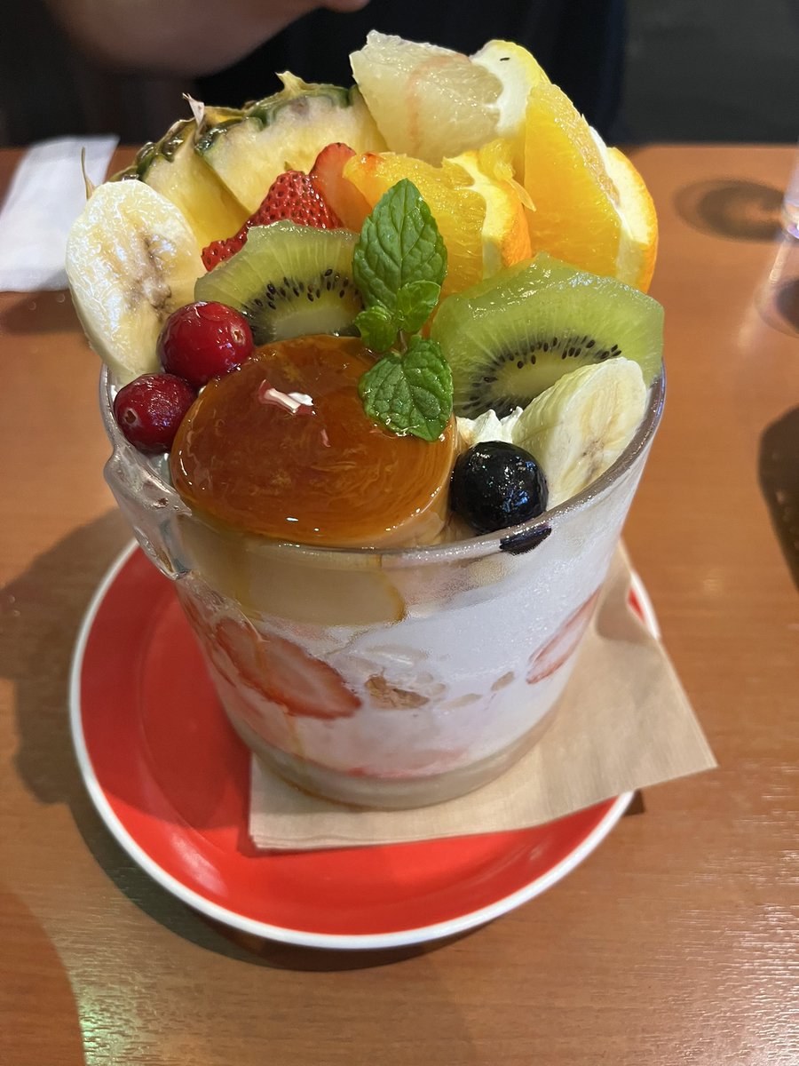 knk972's tweet photo. 久々のキャッツカフェ
(流石に2人で食べた) https://t.co/FvfmmTY3wn