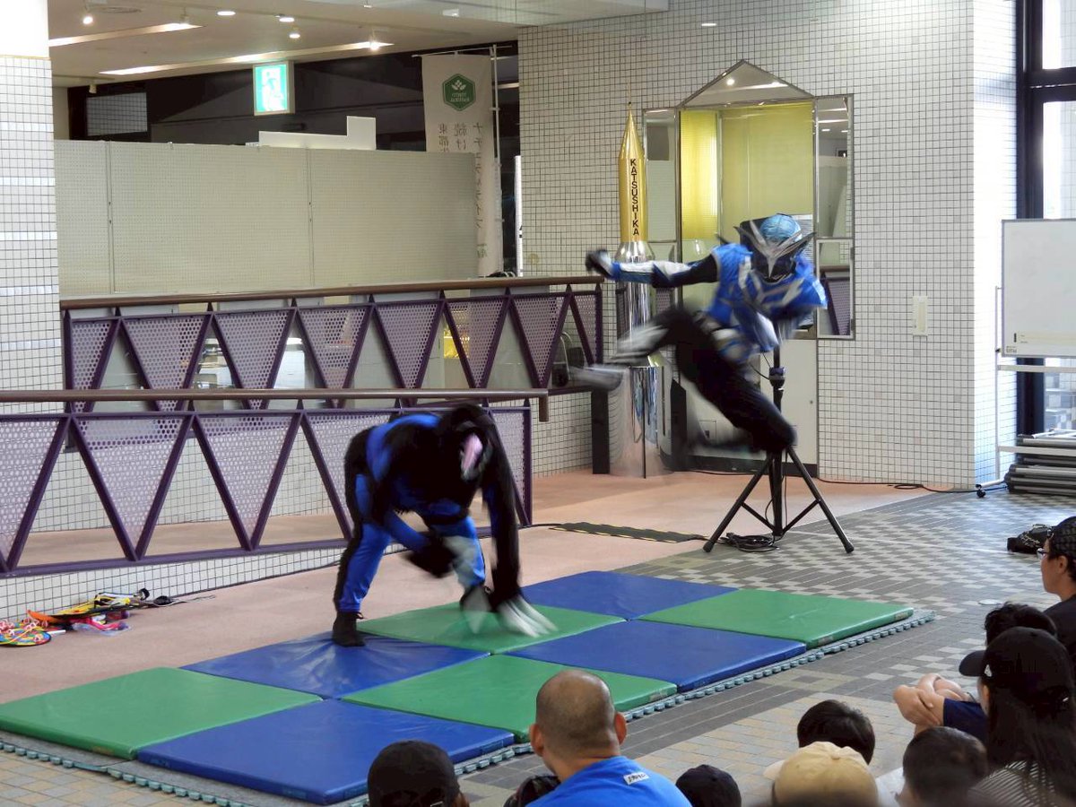 spark_flash2's tweet image. よう❗スパークだ❗
今日、テクノプラザかつしかの緑化フェアに来てくれたみんな❗ありがとう❗
小さい子が多い中、それこそコロナで生のショーに声援を送った事のない子がホントいっぱいの『頑張れ』をくれたね
うれしかったよ❗
まずは取り急ぎ❗
今日のみんなのいっぱいの『わぁ❗』をもらったよ❗