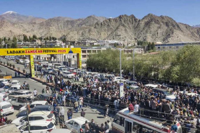 GulistanLadakh_'s tweet image. Jammu, Ladakh, and PoK erupt in protests as Kashmir stays quiet under heavy crackdown  #LadakhProtest #JammuKashmir #Indiangovernment