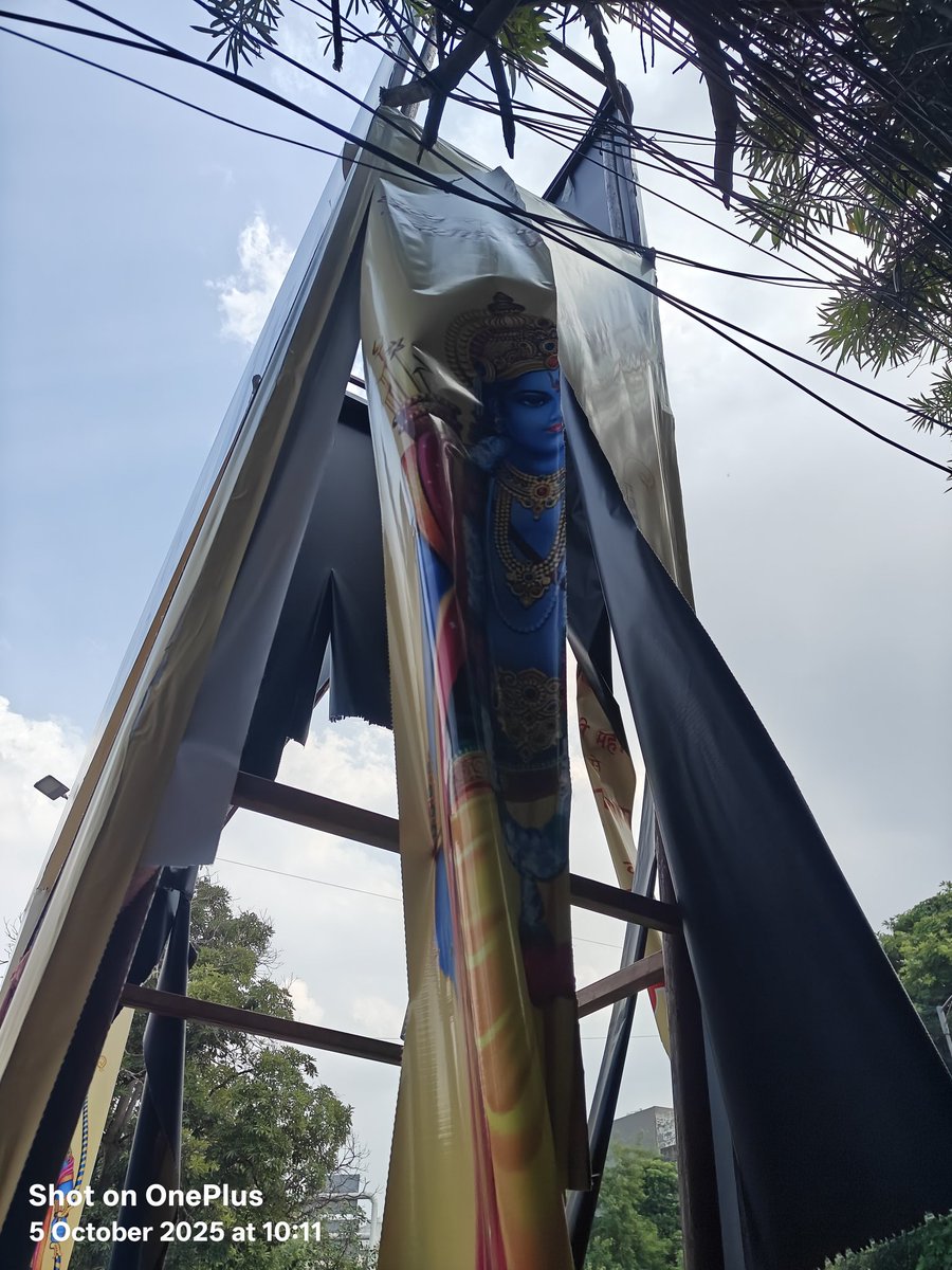 RAKESHSmslap's tweet photo. @DelhiPolice @CMODelhi @LtGovDelhi Some anti-social elements have shattered the portrait of Prabhu Shri Ram displayed on the gate established by Bal Mandir School, Gagan Vihar (Red Light) for Dussehra advertisements.
Despite repeated requests, the school has not removed the https://t.co/JQwsooPEbG