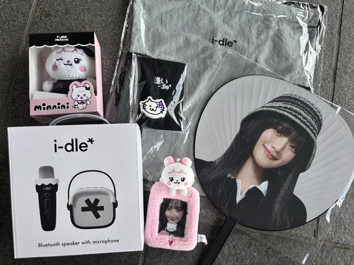 i-dle マイク付き Bluetooth スピーカー アイドゥルのグッズ可愛すぎる！ マイク付きi-dleロゴ入りBluetooth