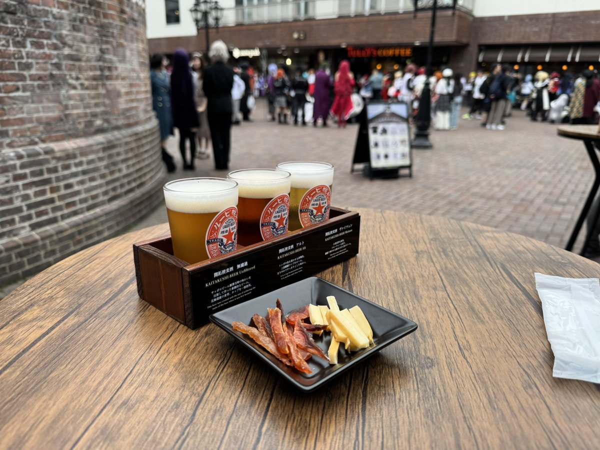 アンジュルムのライブ終わりにサッポロファクトリーでビール飲み比べ！
コスプレイベントで賑わってます。
