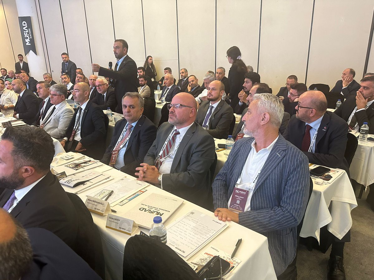 Başkanımız <a href="/irfanozdemir72/">İrfan Özdemir</a> , Kayseri Şubemizin ev sahipliğinde gerçekleştirilen Başkanlar Toplantısı’na katılım sağladı.

Toplantıda, güncel ekonomik gelişmeler, üyelerimizin öneri ve talepleri istişare edildi.