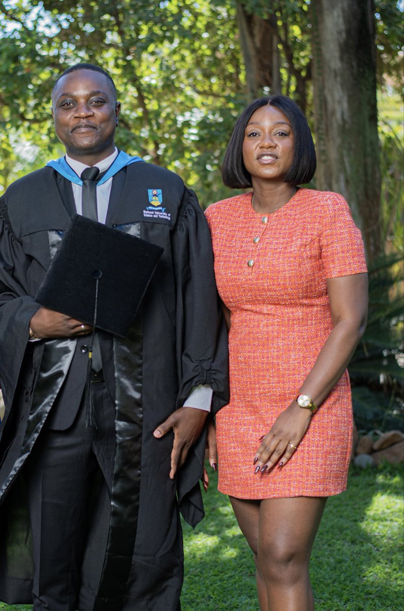 todo_simms's tweet photo. My brother got himself another degree. MBA in the bag. Congratulations @JSimang0 https://t.co/Wp4yvadDS4
