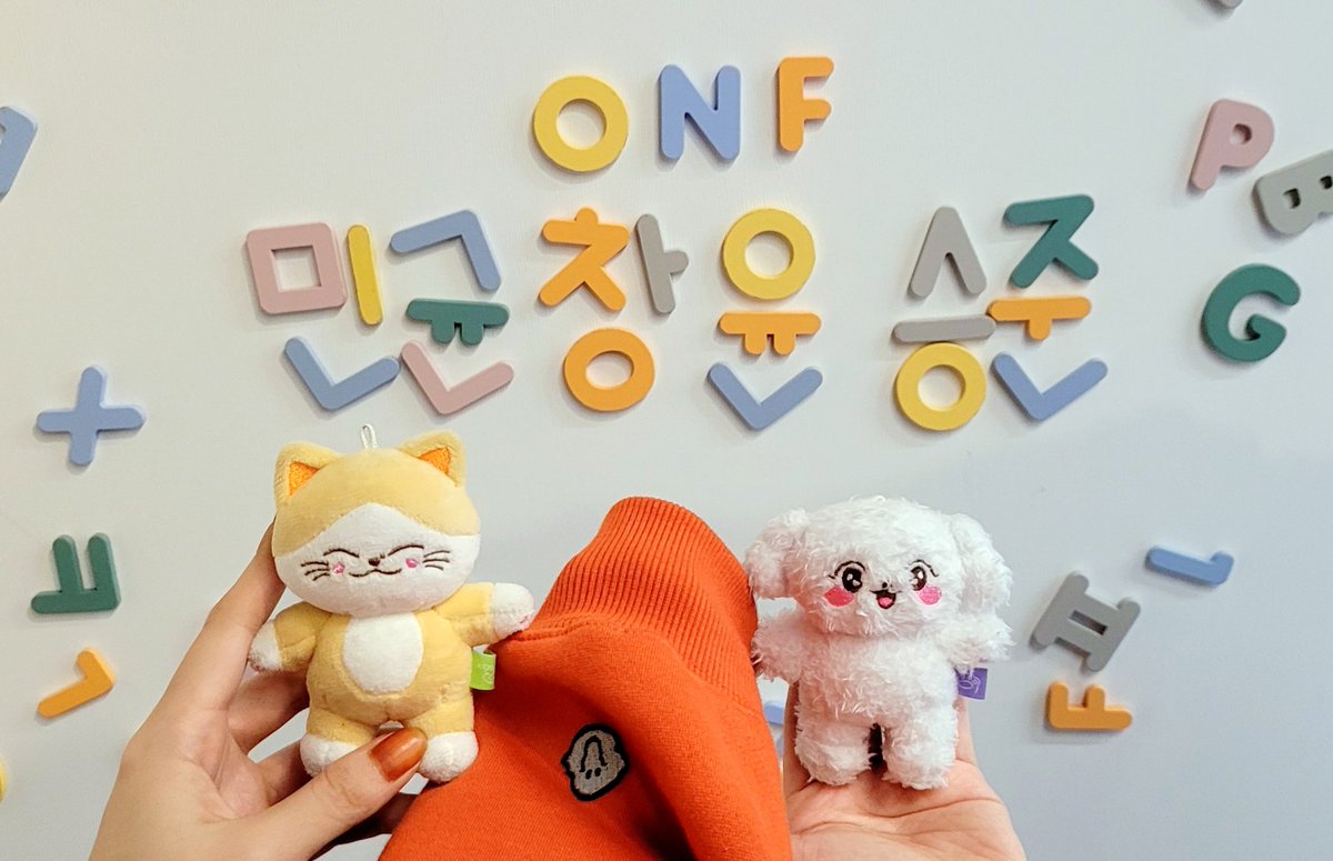 NH_Fuse's tweet photo. 전주 공예품 전시관에 온 퓨즈들 케미컬 타입 자만추함 https://t.co/iAGPLqu5Ym