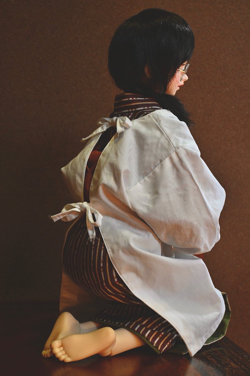 #仕立て屋ばろっく

京子さんの割烹着二着目、Ｖネックをお迎えしました。お着物と重なるＶラインが素敵です。