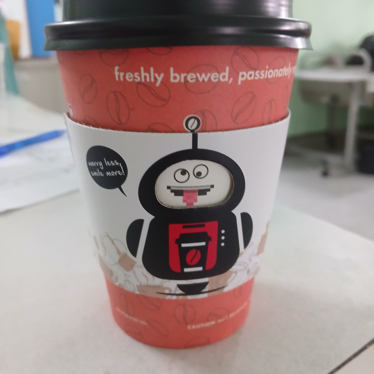 gelorabiru's tweet photo. Kill the boredom.
Nasib baik ada pen Sharpie kita bawa.
Lepas meneguk secawan kopi mocha, terus dapat ilham untuk hilangkan kebosanan dengan conteng2 atas cangkir kertas ni.
Siap dalam 40minit.
#doodleart #coffeebot #sharpiepen #conteng https://t.co/NVjFlhFgs4