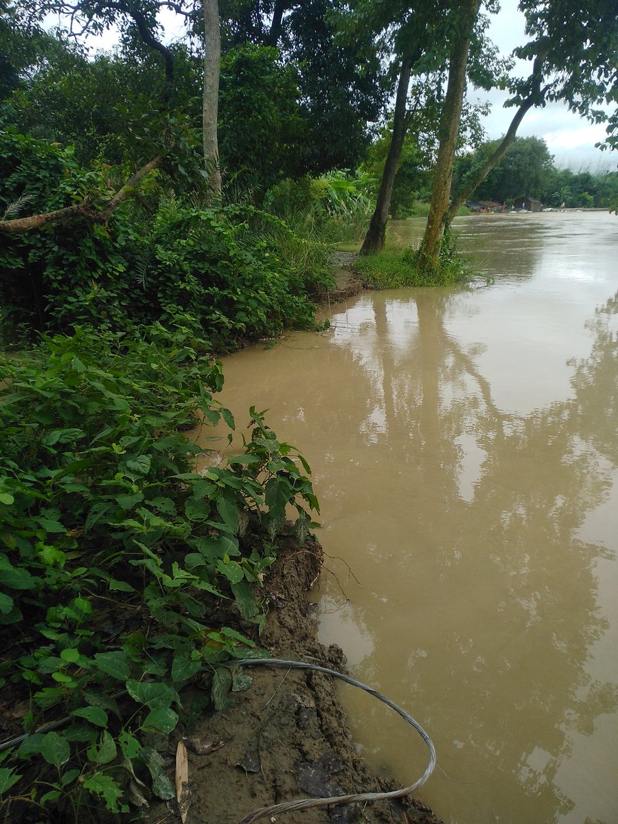 anand_analyzer's tweet photo. @BiharTakChannel @imd_patna @IPRDBihar @DM_Muzaffarpur 
मुज़फ़्फ़रपुर जिला अंतर्गत आने वाले कटरा प्रखंड के नवादा गाँव में बाढ़ से जान-माल की हानि होने की प्रबल संभावना है। आप सभी से निवेदन है कि सुरक्षा हेतु आवश्यक कदम उठाया जाए। धन्यवाद !! 🙏🙏 https://t.co/Xasf0Be5wT