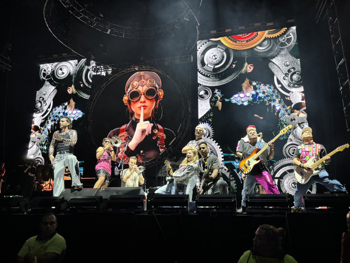 Gran gran gran concierto, siempre los mejores… <a href="/LOSCALIGARIS/">Caligaris</a> <a href="/MartinCaligaris/">Martín Pampiglione</a> <a href="/RaulSencillezOK/">Raul Sencillez ♬</a> <a href="/anapao/">anapao</a>