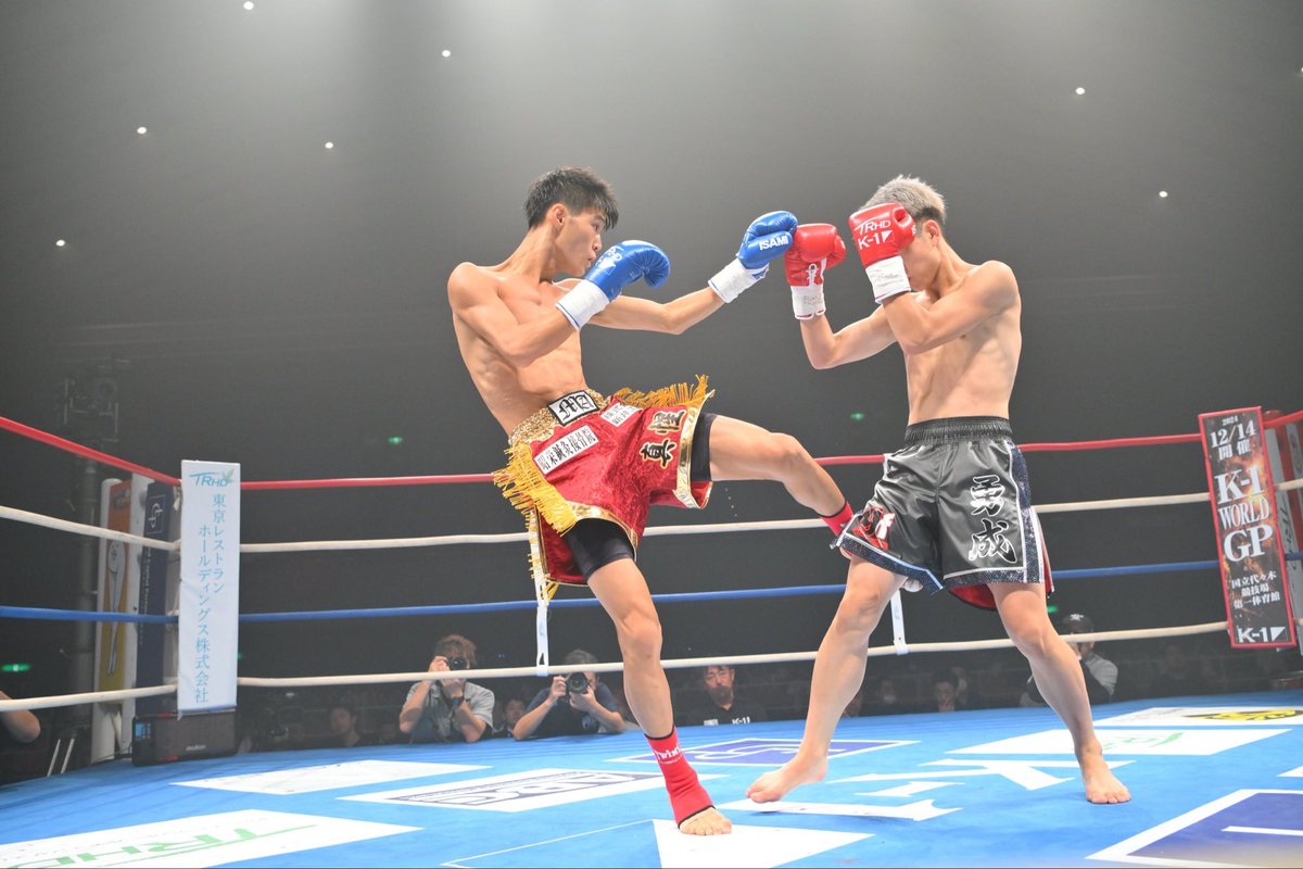MasatoArai_k1's tweet photo. 今日でデビューしてからちょうど1年！
すごい濃い一年やったな！！
ファンの皆さん、ほんまにありがとうございました！！
あのK-1の大舞台から始まって、どんどん強くなって、成長して、勝ちもあったけど、負けもあって、いい経験ができた！！
ここからは負けずに勝つ！
見ててください！！
＃新井真惺 https://t.co/cP7A4QlMpl