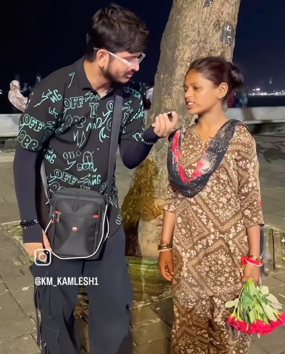 इस दुनिया में अपना कौन होता है? 🥺

लड़का: Hi क्या नाम है 
लड़की: पल्लवी 
लड़का: पल्लवी एक बात बताओ इस दुनिया में अपना कौन होता है 
लड़की: कोई नहीं 
लड़का: कोई नहीं मां बाप होते हैं 
लड़की: कोई नहीं होता है 
लड़का: मां बाप तो होते हैं 
लड़की: मै आपको एक बात बताऊं आपको बुरा  लगेगा