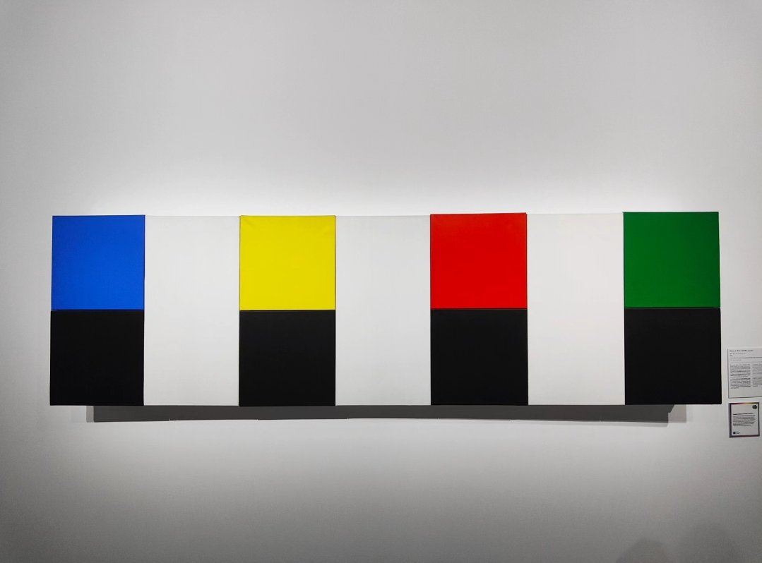 EtwTerp's tweet photo. "Kite II"
Ellsworth Kelly,
Exposition "Couleurs",
Grimaldi Forum Monaco,
19 août 2025
#mathsartist #mathpics #geometrie #geometry #ellsworthkelly #carres #squares
🔶 RV sur Instagram:
📸🖍️MATHS_ARTIST✏️🎨https://t.co/huEfGDn1N8… https://t.co/IebarBqKax