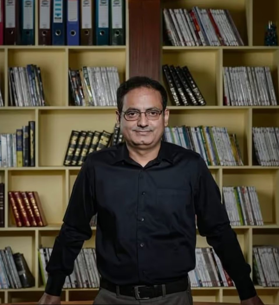 🔥 सिर्फ कोचिंग नहीं, विचार से देश बदलने का जरिया है 👏

कहते हैं कि किसी ने अगर देश को जगाने की कोशिश की है तो उसे हमेशा ही दबाने की कवायत भी शुरू हो जाती है वैसे ही दिव्या कीर्ति सर के साथ हो रहा है जब सर बोलते हैं तो झूठे लोगों की आत्मा कांपने लगती है !

और झूठे लोग उनके खिलाफ