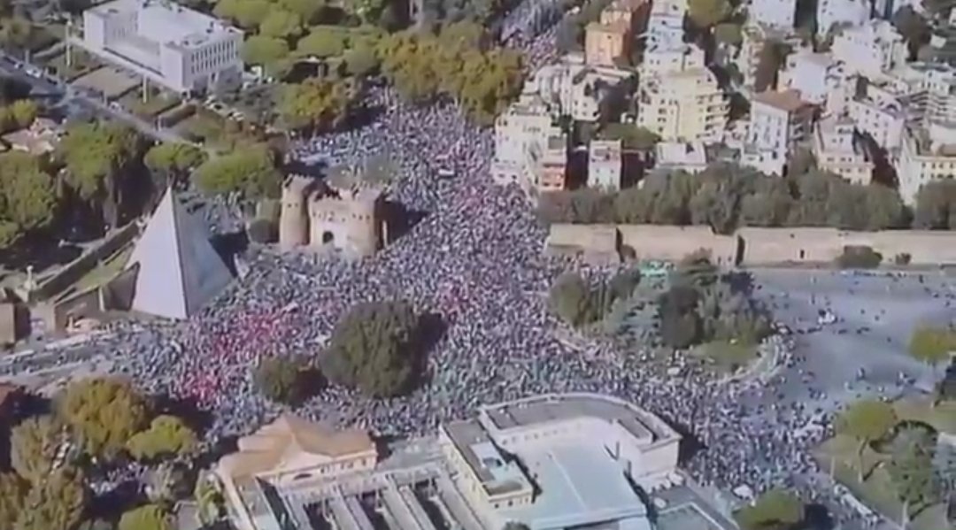 paoloamorico's tweet image. #Meloni questa marea non la fermi più! 

#Roma #Gaza_Genocide