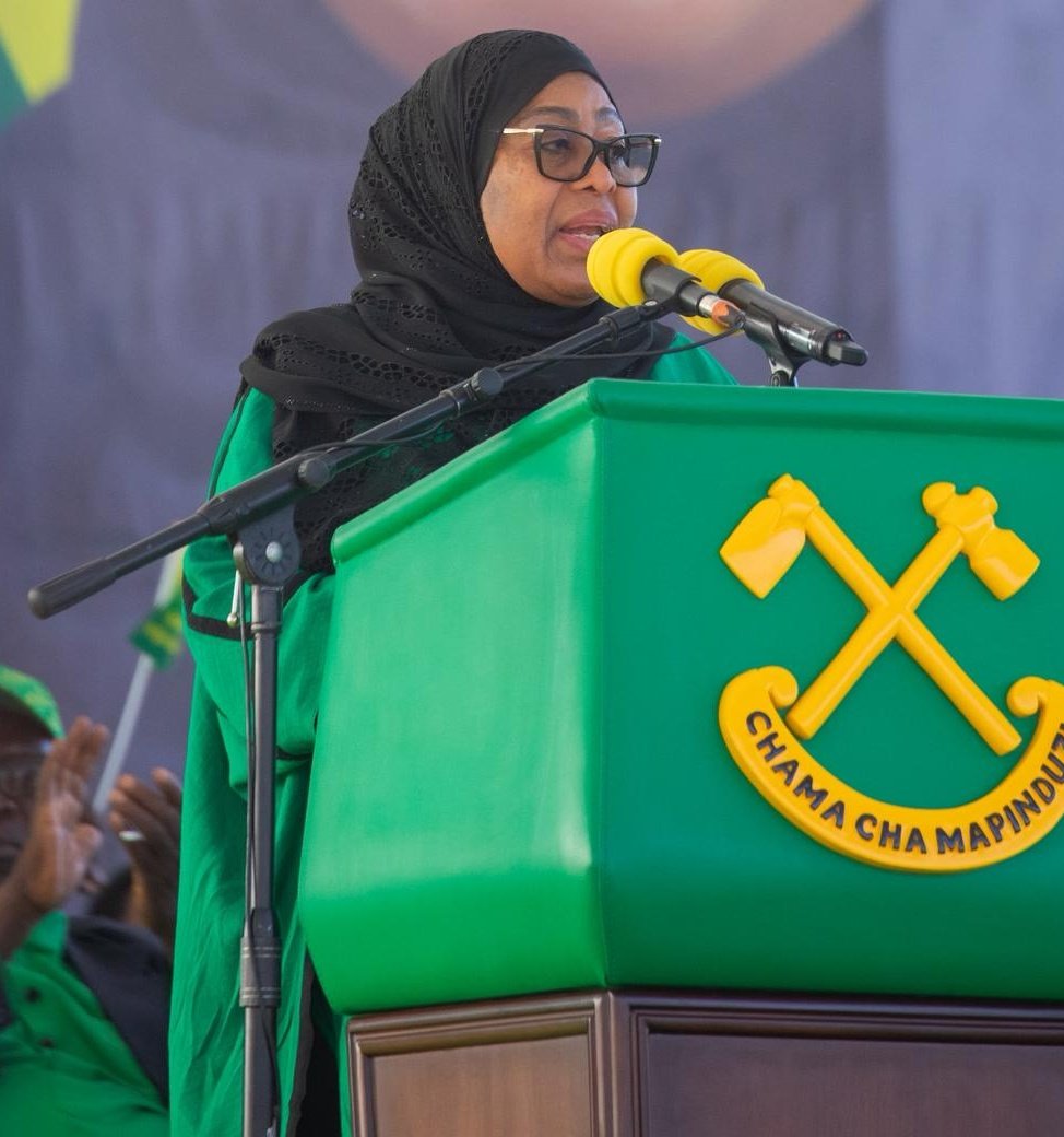 ComradeKawaida's tweet photo. Rais Samia ameinua fedha ya kujikimu (Boom)  kwa wanafunzi wa vyuo kutoka 8500/= kwa siku hadi 10,000/= na kuongeza wanafunzi wanufaika kutoka 142,000 hadi 248,000. Unawambiaje hawa waandamane badala ya KUTICK?
..
#TokaNitokeTukatiki https://t.co/QDCWVkRYqT